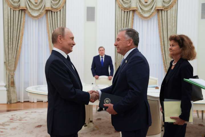 Trump’s envoy meets Putin ahead of Russia-Ukraine peace deadline, the Kremlin says