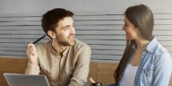 El fenómeno de la voz multilingüe: por qué sonamos diferente al hablar en otro idioma