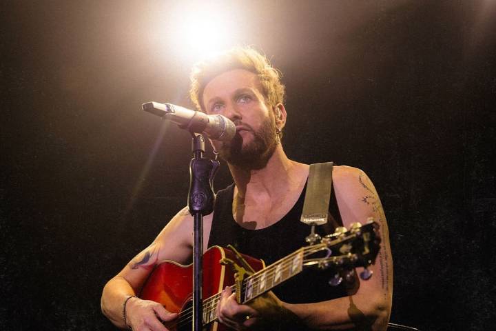 De la música a la fe. Axel reveló que planea convertirse en sacerdote en unos años