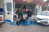 Dos motociclistas resultaron heridos al colisionar con un auto
