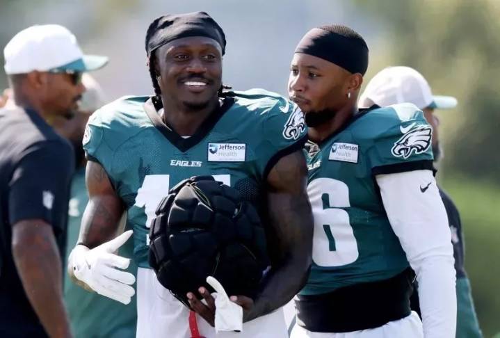 Eagles receiver A.J. Brown suffers hamstring injury