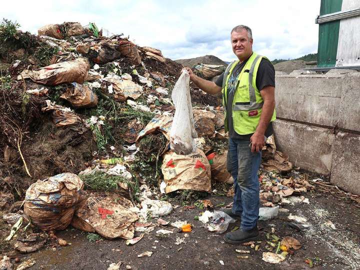 Wedding rings lost — and found! — in 'stinky, gross, wet' compost pile at Mission landfill
