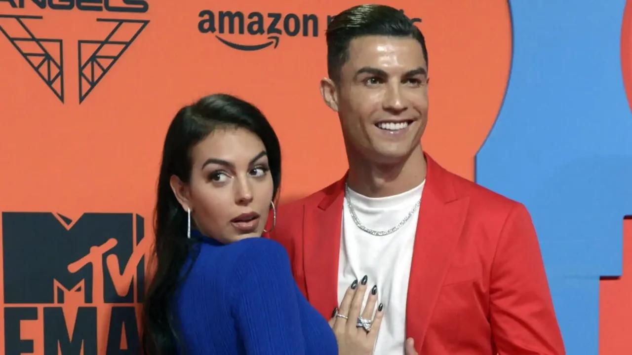 Cristiano Ronaldo y Georgina Rodríguez se comprometen: así luce el lujoso anillo de compromiso
