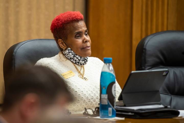 Saginaw council takes step that could remove councilwoman guilty of election fraud