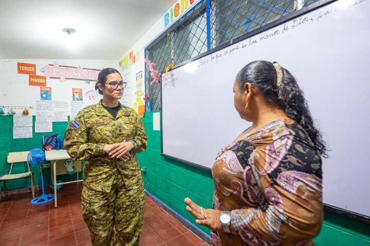 Sindicato de maestros espera los primeros 100 días de ministra salvadoreña para evaluación