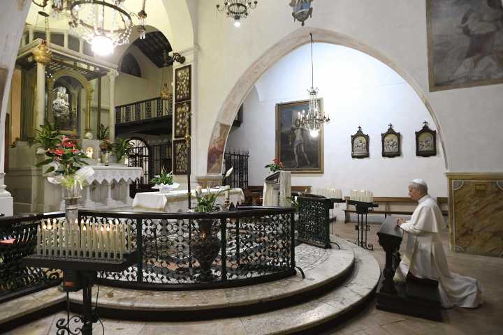 Pope Leo XIV visits favorite Marian shrine of John Paul II outside Rome