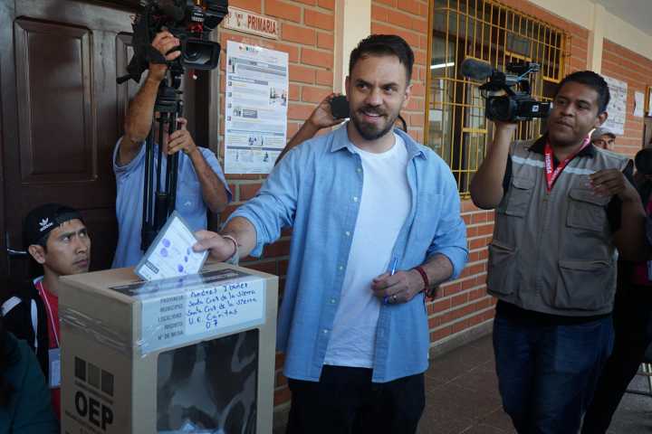 VIDEO: el candidato presidencial del MAS votó entre abucheos de los bolivianos