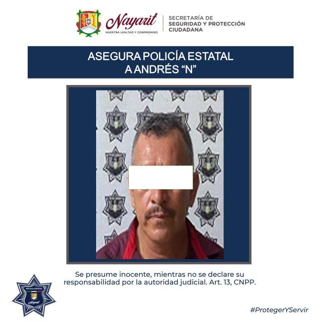 SORPRENDIDO MANEJANDO SU VERSA Y EBRIO