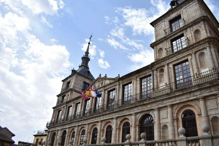 Los Servicios Sociales de Toledo suman a cuatro nuevos trabajadores, tres de ellos solo hasta fin de año