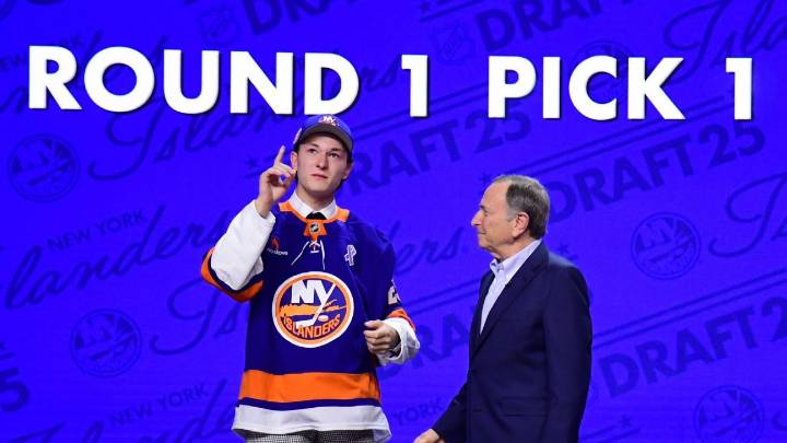Islanders sign top pick Matthew Schaefer entry level contract