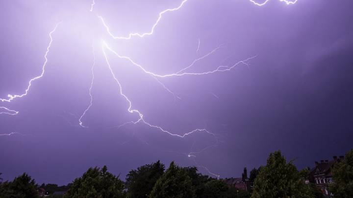 Yellow thunderstorm warnings issued as 40mm of rain to fall in an hour