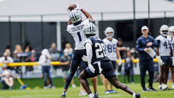 Tolbert sobresale y la defensa cumple de cara al scrimmage vs Rams