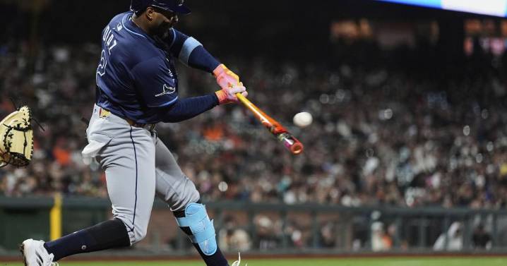 Yandy Diaz singles in the deciding run in the 9th in the Rays' 7