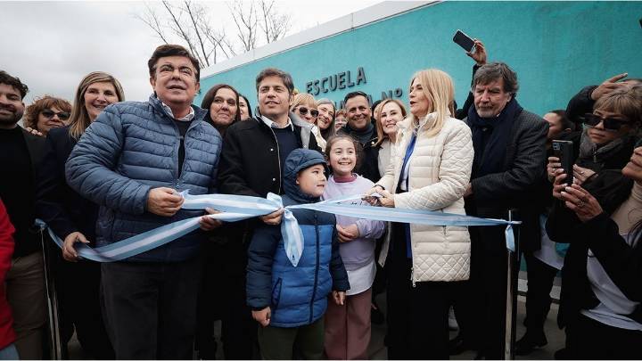 Axel Kicillof entregó viviendas en La Matanza y llamó a "ponerle un límite" a Javier Milei
