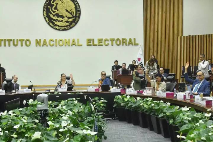 INE proyecta más de 7,700 millones de pesos para partidos políticos en 2026: Morena recibiría cifra histórica