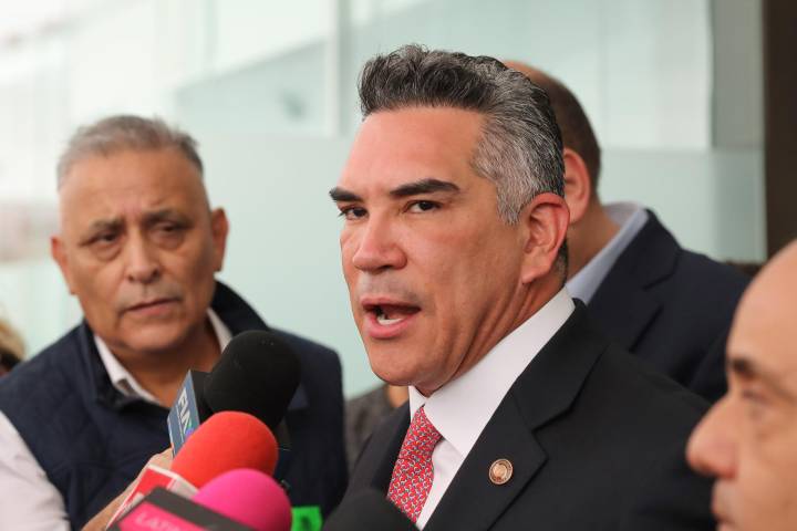 Senador opositor critica “autoritarismo” en México tras pedir protección por “amenazas”