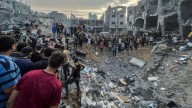 Cinco muertos en Gaza por el colapso de ayuda humanitaria lanzada desde el aire