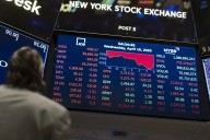 El Dow Jones cae un 0.3%, el S&P 500 un 0.2% y el Nasdaq retrocede a la espera de la cumbre de Trump con Putin
