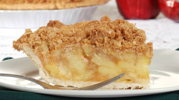 Torta crumble con manzana caramelizada y canela: deliciosa y perfecta para este domingo en la tarde