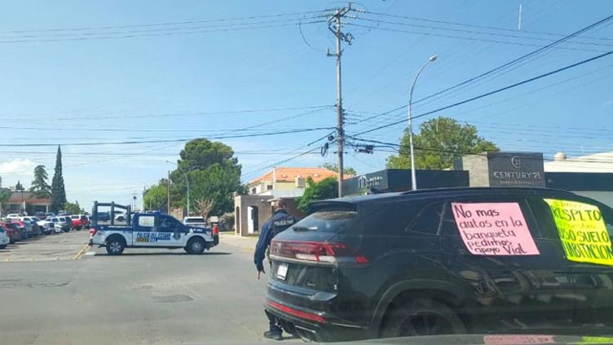 Bloquean vecinos avenidas de San Felipe