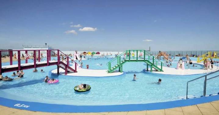 Stunning salt water lido that's 'like Greece' just a 45-minute train ride from London