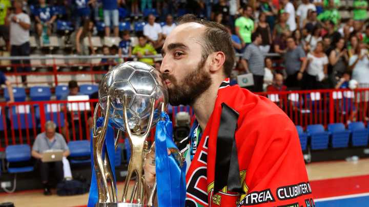 Ricardinho, seis veces considerado el mejor del mundo del fútbol sala, cuelga las botas a los 39 años
