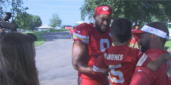 JuJu Smith-Schuster embraces role as veteran mentor for Chiefs receivers