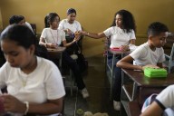 Pobreza y desnutrición. La peor cara de la crisis en Venezuela: chicos que se desmayan en clase y se pelean por comida