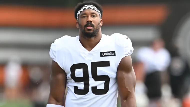 Browns star Myles Garrett joins Morgan Wallen at concert in Cleveland