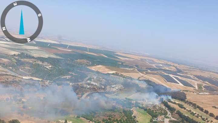 Declaran un incendio en el entorno de un complejo hotelero en Jerez de la Frontera, Cádiz