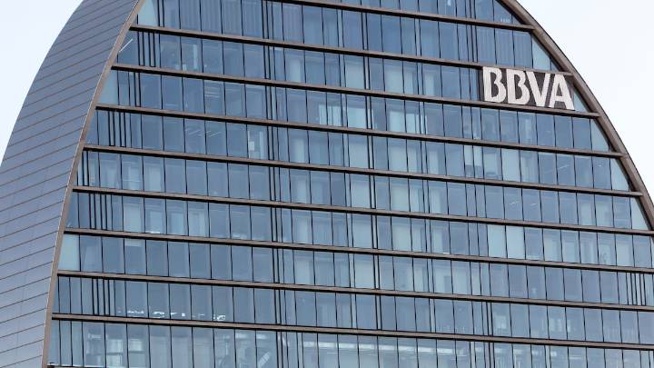 El BBVA mantiene la opa a pesar de la venta de la filial británica del Sabadell