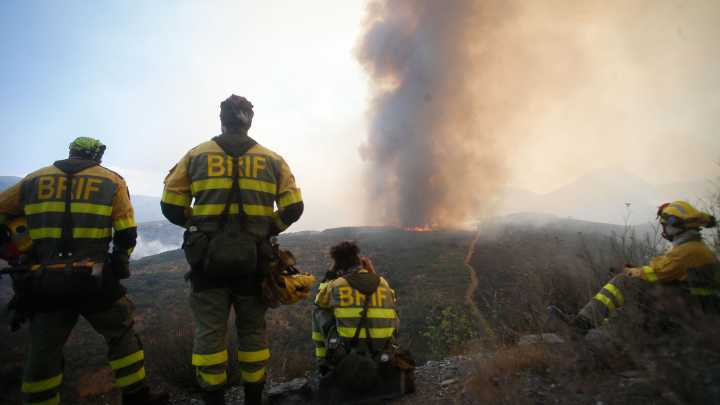 Incendios en España hoy, última hora en directo | El fuego de Fasgar (León) se descontrola y vuelve a estar fuera de capacidad de extinción
