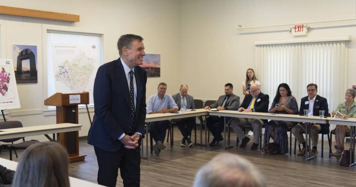 Sen. Warner joins Bedford leaders in celebrating broadband expansion