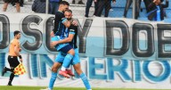 Gimnasia ganó en casa y no le pierde pisada al líder