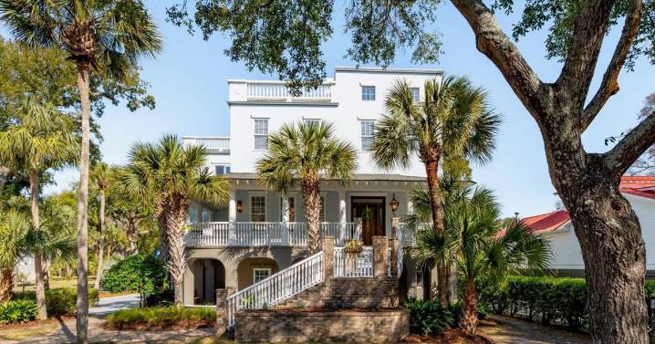 Isle of Palms SC beach house goes viral on Zillow Gone Wild