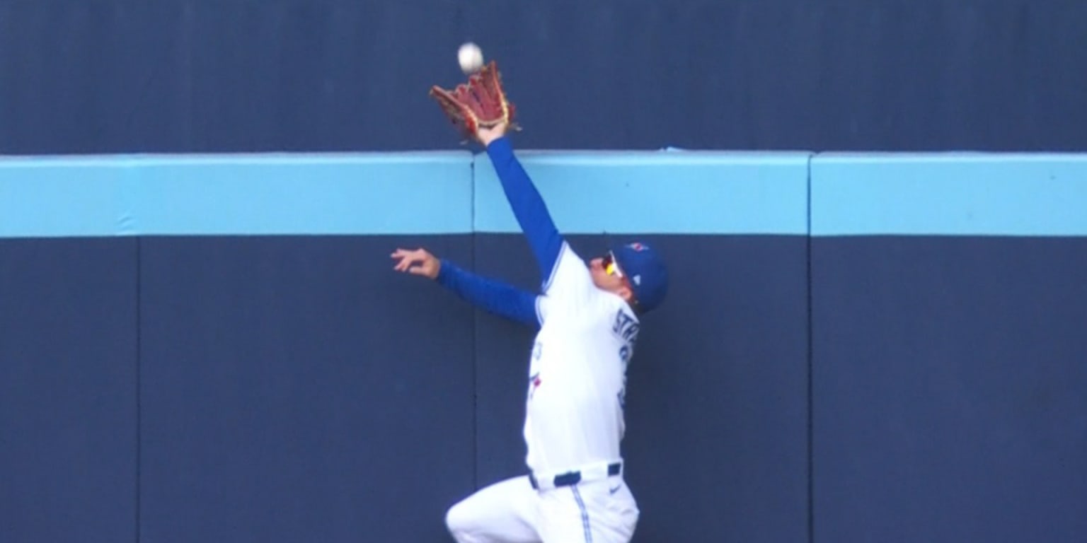 Myles Straw robs a home run for the first time in his career