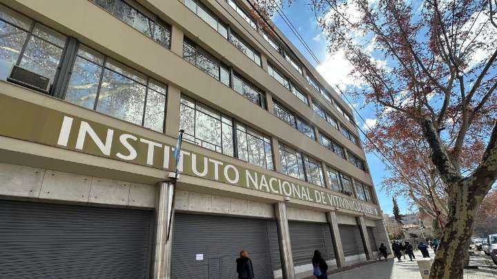 El gobierno puso en disponibilidad a 49 empleados del INV y a 300 más de otros institutos agrícolas