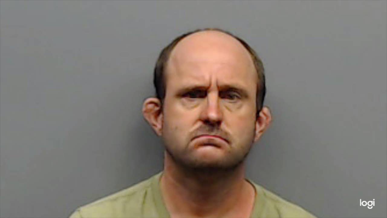 Texas man wearing nothing but diaper asks young girls for a change: Affidavit