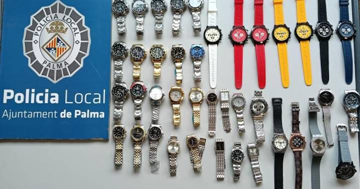 La Policía Local incauta 40 imitaciones de relojes de lujo en Playa de Palma