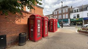 Classic red phonebox from UK being auctioned off