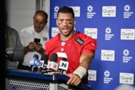 Russell Wilson Gives 1-Word Statement on Giants’ QB Dynamics as Jaxson Dart Demands Grow Stronger Russell Wilson cements his position in the Giants' QB depth chart after the preseason game against the