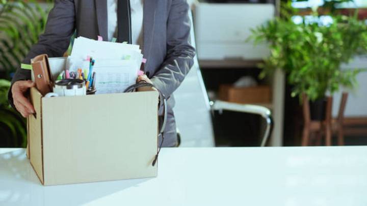 Un abogado advierte: oler mal podría costarte el trabajo