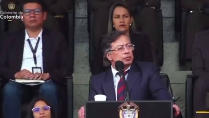 Gustavo Petro denunciará a quienes lo relacionan con la muerte del senador Miguel Uribe
