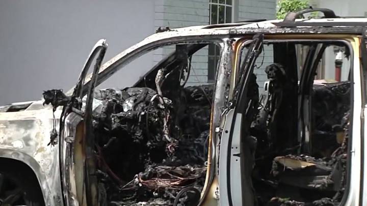 SUV scorched after catching on fire in Lauderhill: Officials