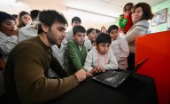 Torres entregó equipamiento informático a escuelas de la Meseta