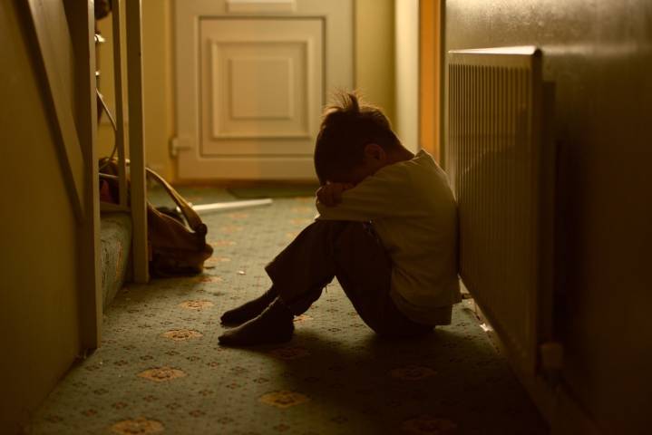 Experta advierte que la crisis del sistema de acogida pone a niños pequeños en grave peligro