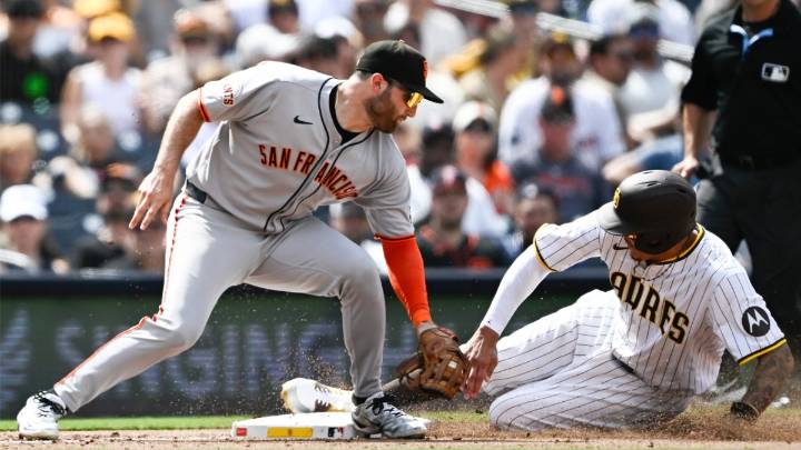 Sloppy Giants continue to look overmatched by Padres all around