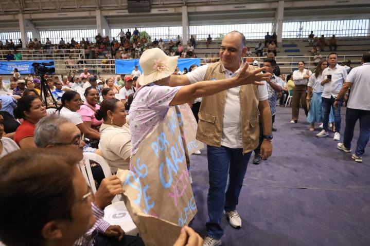 Alcaldía de Santa Marta entregó 500 títulos de propiedad a familias samarias