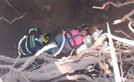 Mujer cae en socavón en alcaldía Gustavo A Madero; oquedad se abrió cuando ella iba pasando