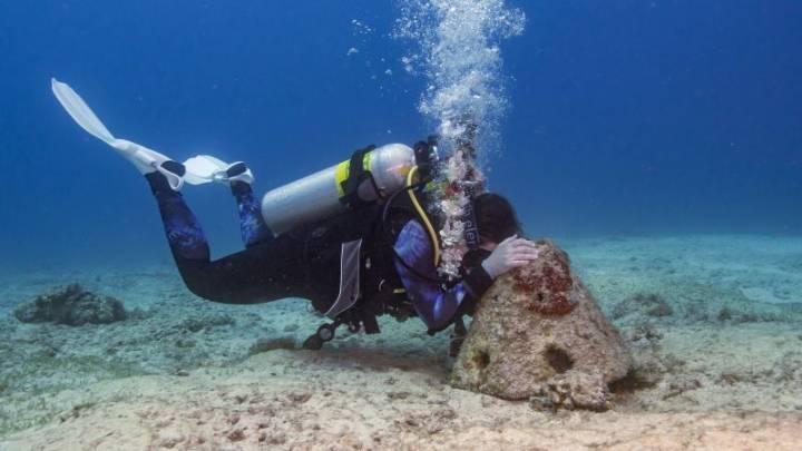She lost her husband in a diving accident. Her family built a memorial to him on the ocean floor